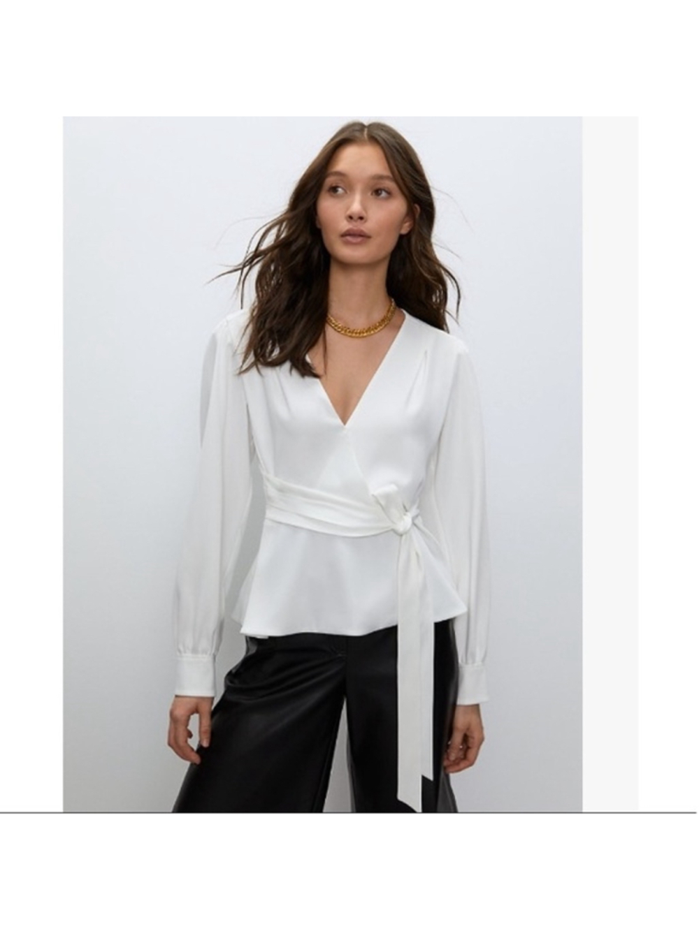 Aritzia Babaton Bello V Neck Wrap Blouse sz XS